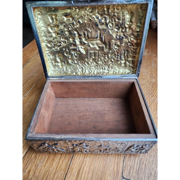 Antique Repousse Silver Plate Trinket Box by Barbour Silver Co. International - Picture 9 of 11